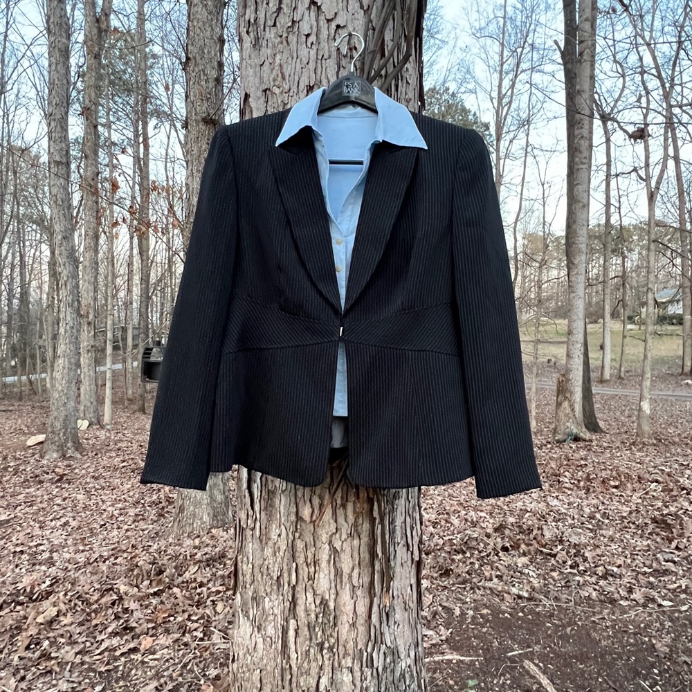 Tahari professional blazer jacket black pinstripe 16 Like new